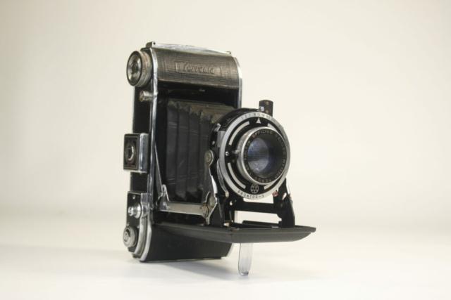 Ferrania Falco S. 120 rolfilm. 1951. Italie