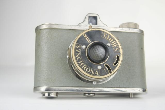 Tahbes Sychrona metalen camera. 120 rolfilm. 1949-1950. Nederland.