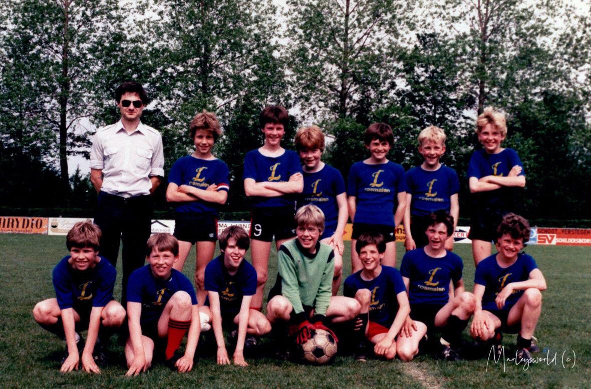 team kampioen geworden met school voetbal