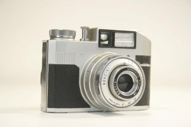 Bencini Comet 44. 120 film. 4x4cm. 1961-1964. Italie