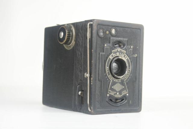 Ensign All distance Twenty box camera. 120 film. 1936. Engeland Ensign All distance Twenty box camera. 120 film. 1936. Engeland