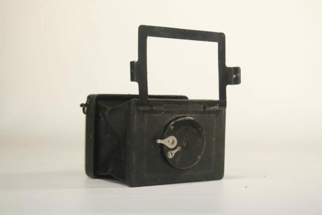 Ernemann Erni. Boxc camera. 4.5×6, 6.5×9, 9x12cm platen of film packs. 1924-1926. Duitsland Ernemann Erni. Boxc camera. 4.5×6, 6.5×9, 9x12cm platen of film packs. 1924-1926. Duitsland