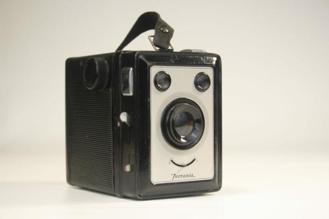 Ferrania Zeta Duplex. 120 film. 6×9 of 4.5x6cm. 1940-1945. Italie Ferrania Zeta Duplex. 120 film. 6×9 of 4.5x6cm. 1940-1945. Italie