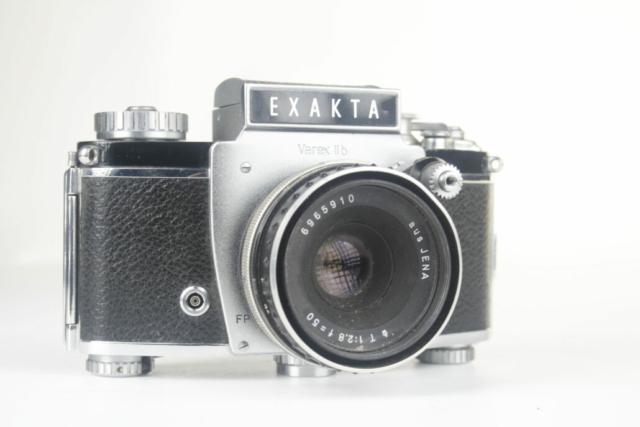Exakta Varex IIb. Ihagee. (Exakte VXIIb in America) 35mm SLR camera. 1963-1967. Duitsland. Exakta Varex IIb. Ihagee. (Exakte VXIIb in America) 35mm SLR camera. 1963-1967. Duitsland.