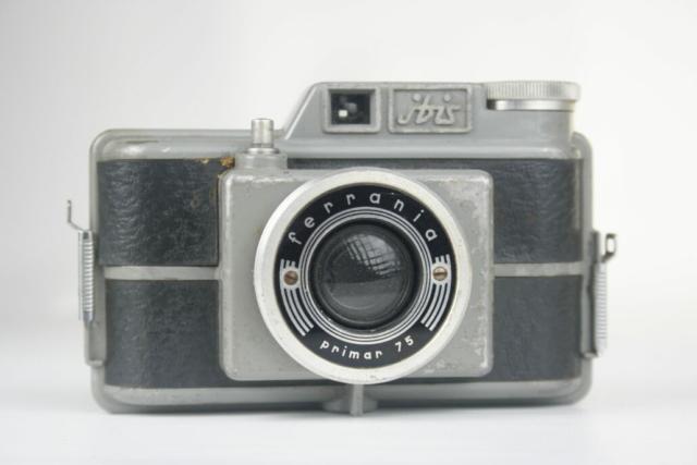 Ferrania Ibis primar 75. Viewfinder camera. Italië.
