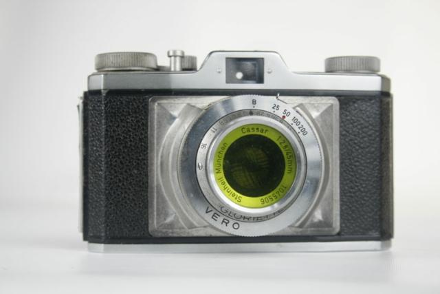Braun Gloriette. Viewfinder camera. 35mm film. 1950. Duitsland.