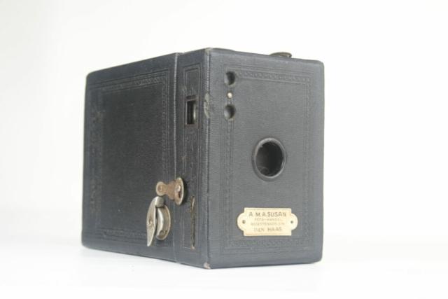 Onbekend III. Box camera. Onbekend III. Box camera.