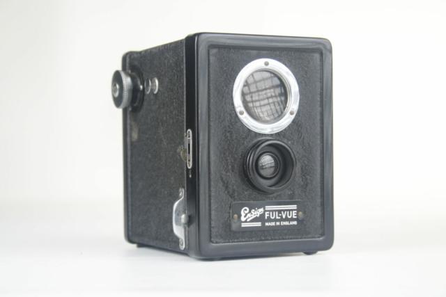 Ensign Ful-Vue. 120 film box camera. Ca.1939. Engeland. Ensign Ful-Vue. 120 film box camera. Ca.1939. Engeland.
