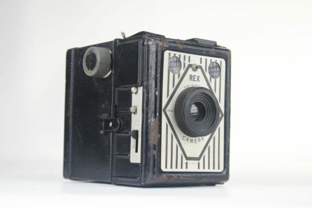 Coronet REX. 120 film box camera. Ca.1950. Engeland. Coronet REX. 120 film box camera. Ca.1950. Engeland.