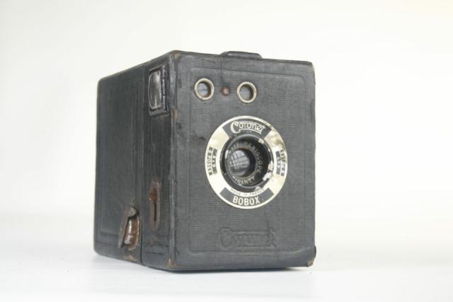 Coronet BoBox. 120 film box camera. 1940-1944. Frankrijk. Coronet BoBox. 120 film box camera. 1940-1944. Frankrijk.