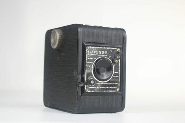 Lumiere Lumierebox. 127 film box camera. 1935-1937. Frankrijk. Lumiere Lumierebox. 127 film box camera. 1935-1937. Frankrijk.