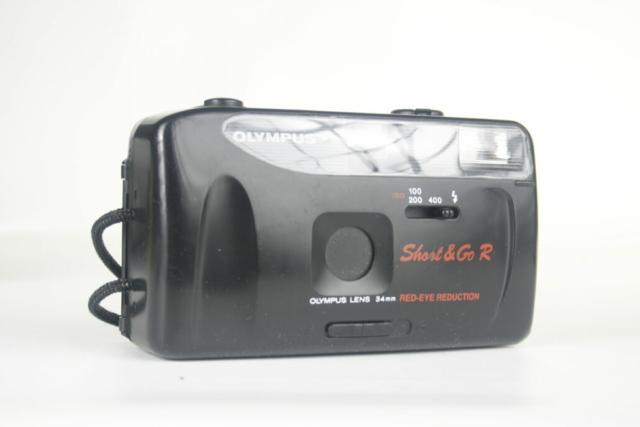 Olympus Shoot en Go R. Compact camera. 35mm film. 1996. China