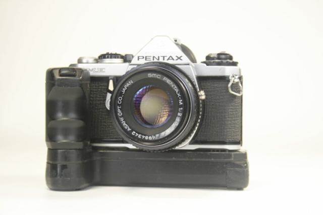 Pentax ME F. 35mm. SLR camera met batterypack. 1981-1984. Japan