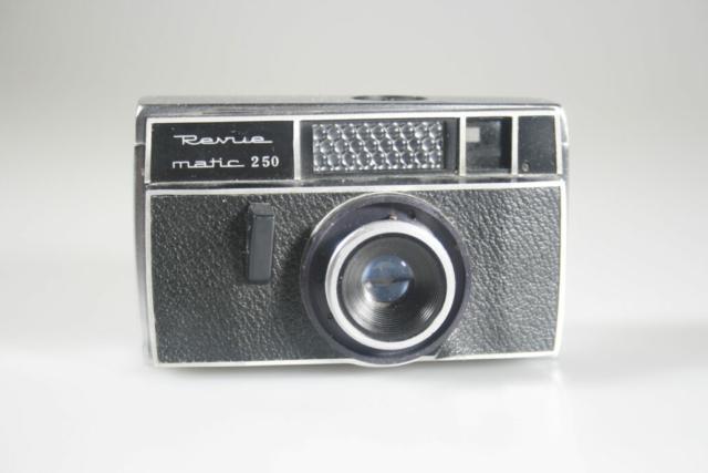Revue matic 250. 126 cartridge. Viewfinder camera. 1968. Duitsland
