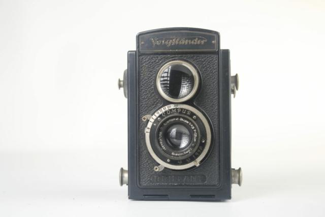 Voigtlander Brillant tweede metalen model. 1932. 6x6. 120 film. TLR camera. Duitsland.