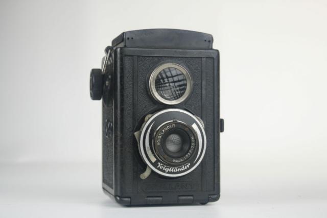 Voigtlander Brillant. 6x6. Pseudo TLR camera. 1932-1951. Duitsland.