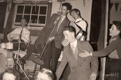 Carnaval in cafe Juliana te Rosmalen. 1957