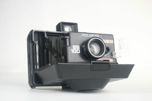 Polaroid EE 100. 100-series packfilm en 80-series packfilm. 1977-1978. USA Polaroid EE 100. 100-series packfilm en 80-series packfilm. 1977-1978. USA