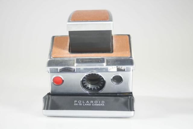 Polaroid SX-70 Land camera. Instant SLR camera. SX-70 integraal film. 1972. USA Polaroid SX-70 Land camera. Instant SLR camera. SX-70 integraal film. 1972. USA