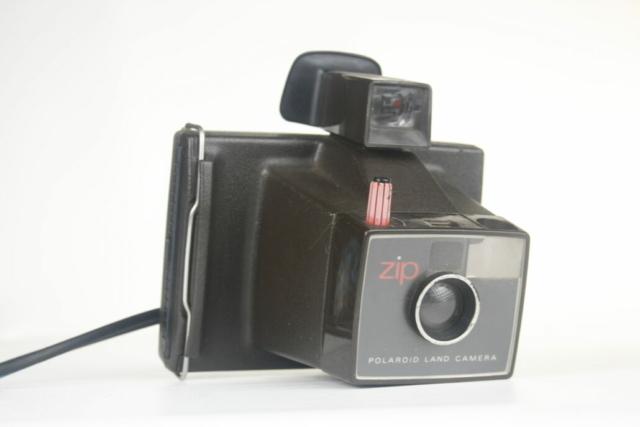 Polaroid Zip landcamera. Peel apart type 87 Packfilm. 1974. USA Polaroid Zip landcamera. Peel apart type 87 Packfilm. 1974. USA