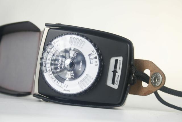 Gossen Sixtomat 2. f1-45. 30min.-1 2000 sec. Lens en lichtmeter. Ca. 1968. Zwart. Duitsland