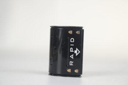 Pagina met diverse fotografica. Op de foto zie je een metalen filmrolhouder.